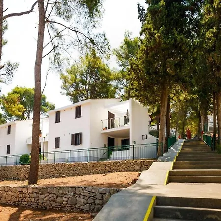 Lumbarda Resort Apartments דירה
