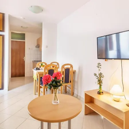 Lumbarda Resort Apartments דירה לומבארדה