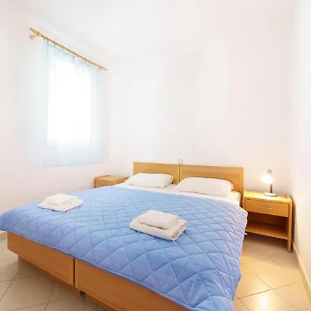 Lumbarda Resort Apartments شقة *