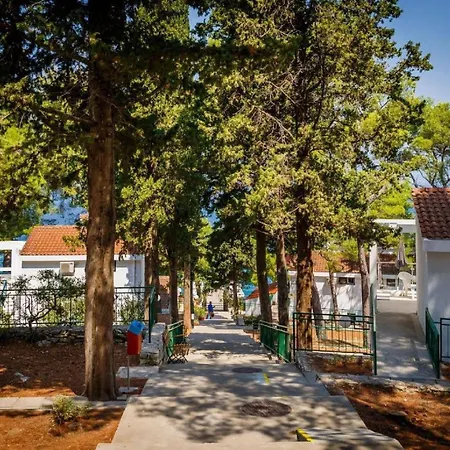 Lumbarda Resort Apartments * لومباردا